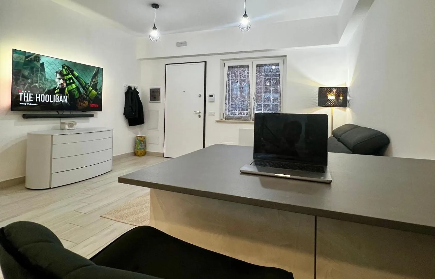 Elegant & Spacious 2Br 2Ba Unit With Private Patio ローマ 0*,  イタリア