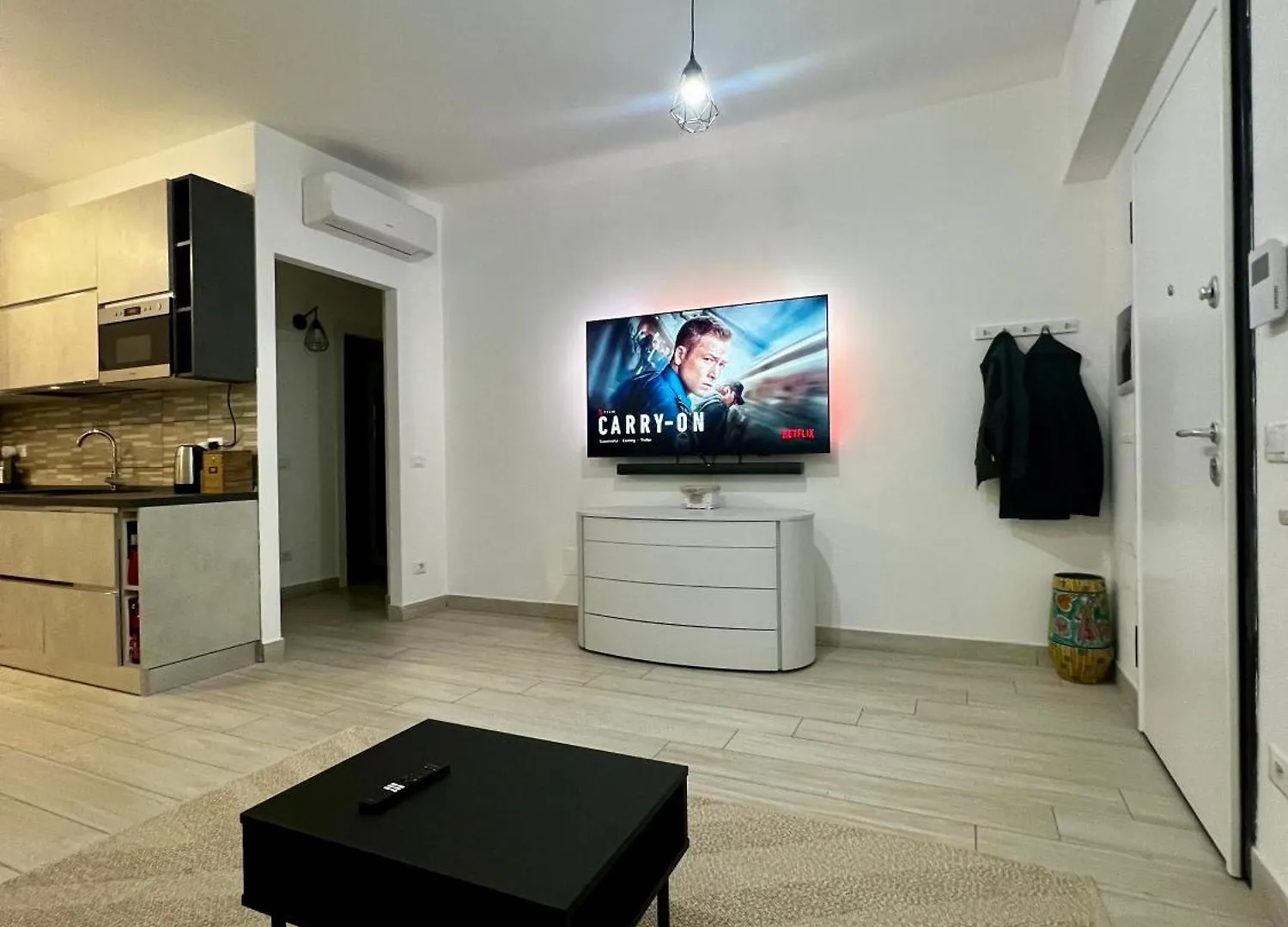 Elegant & Spacious 2Br 2Ba Unit With Private Patio ローマ 0*,  イタリア