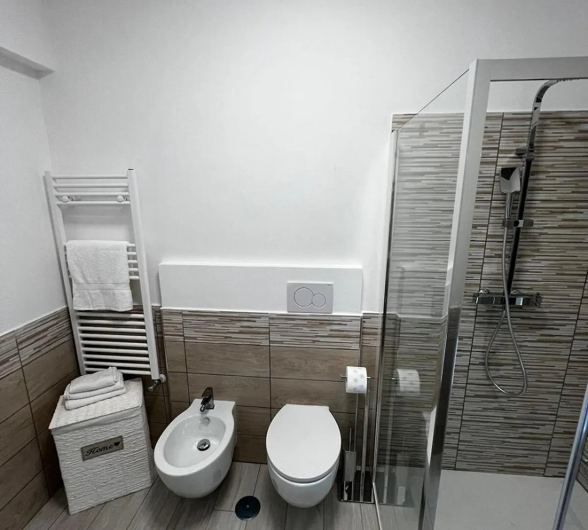 Elegant & Spacious 2Br 2Ba Unit With Private Patio ローマ