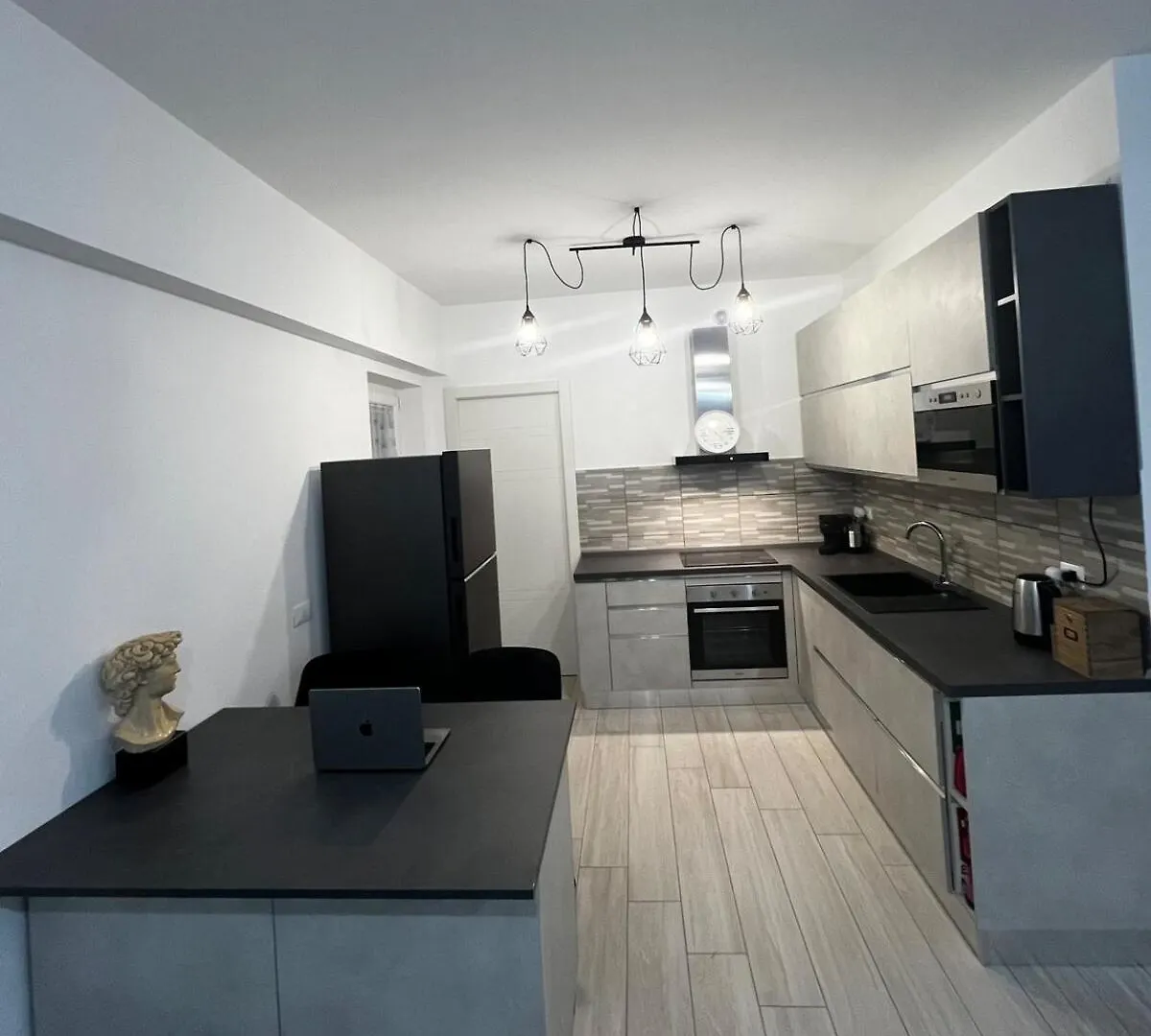 Elegant & Spacious 2Br 2Ba Unit With Private Patio ローマ イタリア