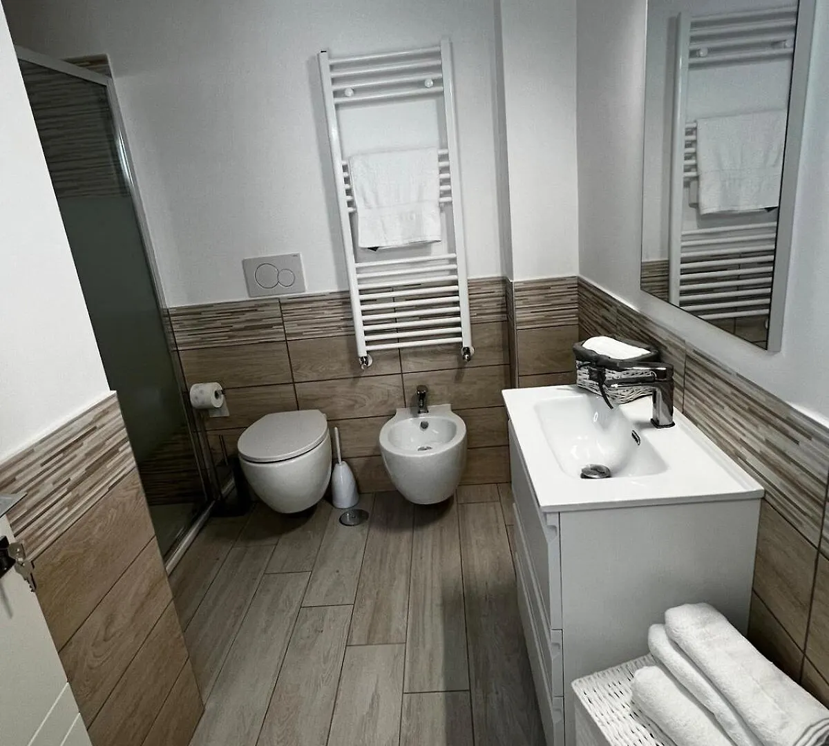 アパート Elegant & Spacious 2Br 2Ba Unit With Private Patio ローマ イタリア