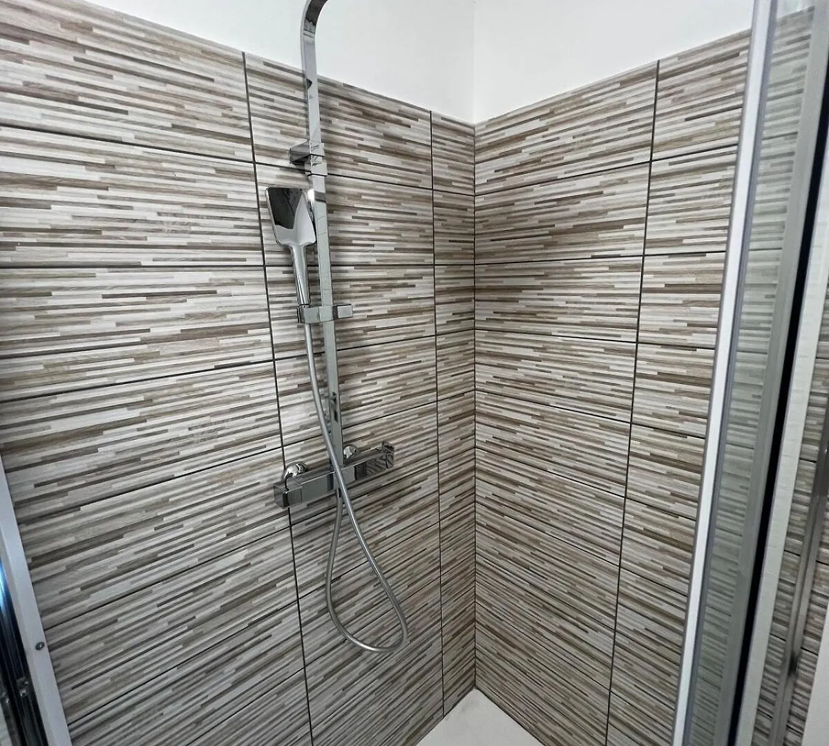 Elegant & Spacious 2Br 2Ba Unit With Private Patio Rome Apartment