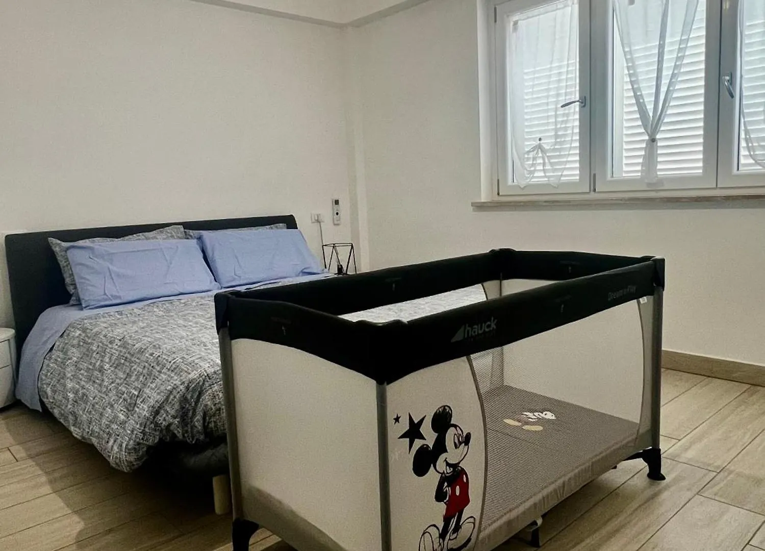 Elegant & Spacious 2Br 2Ba Unit With Private Patio ローマ 0*,  イタリア