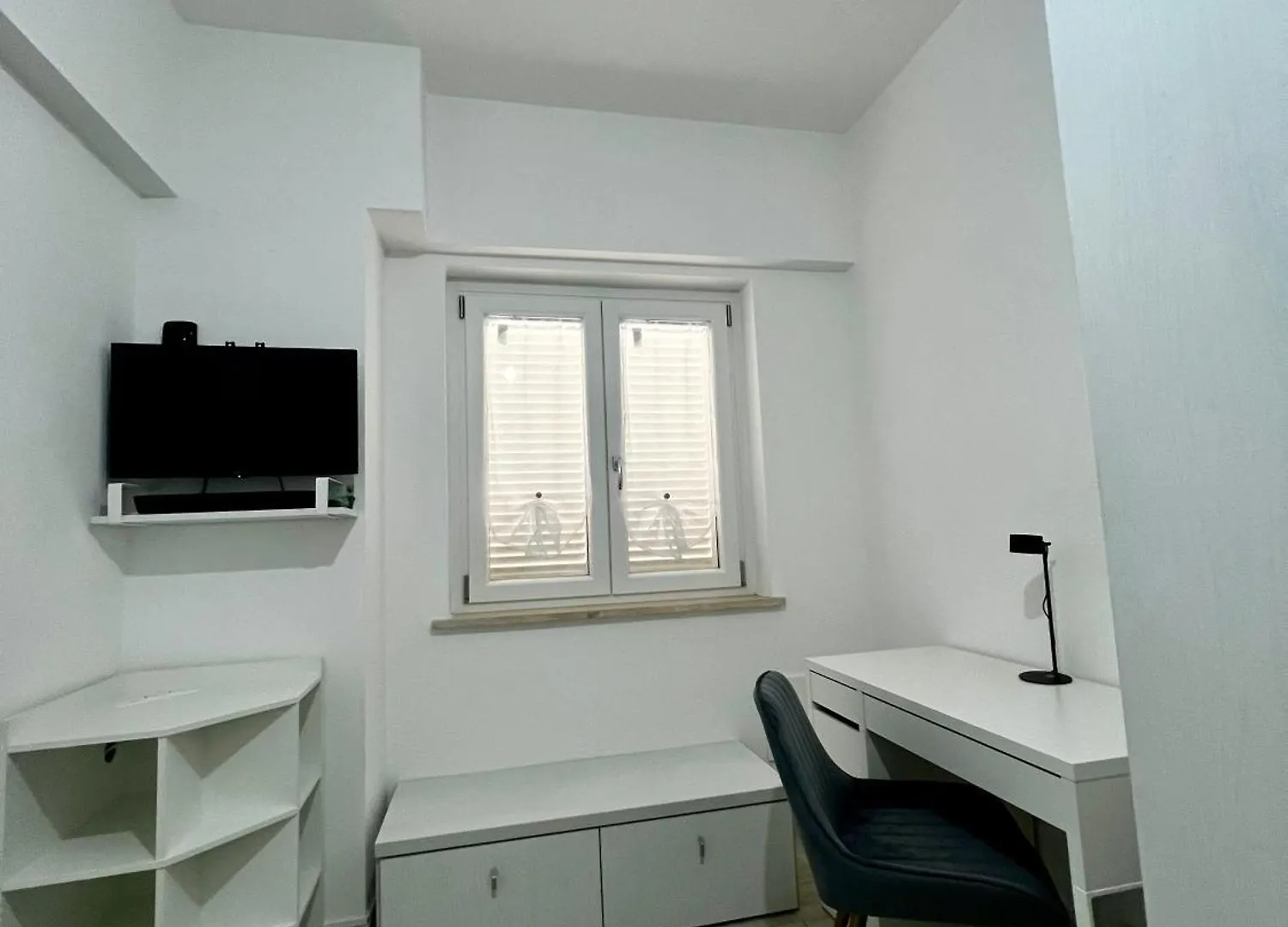 Elegant & Spacious 2Br 2Ba Unit With Private Patio ローマ 0*,  イタリア